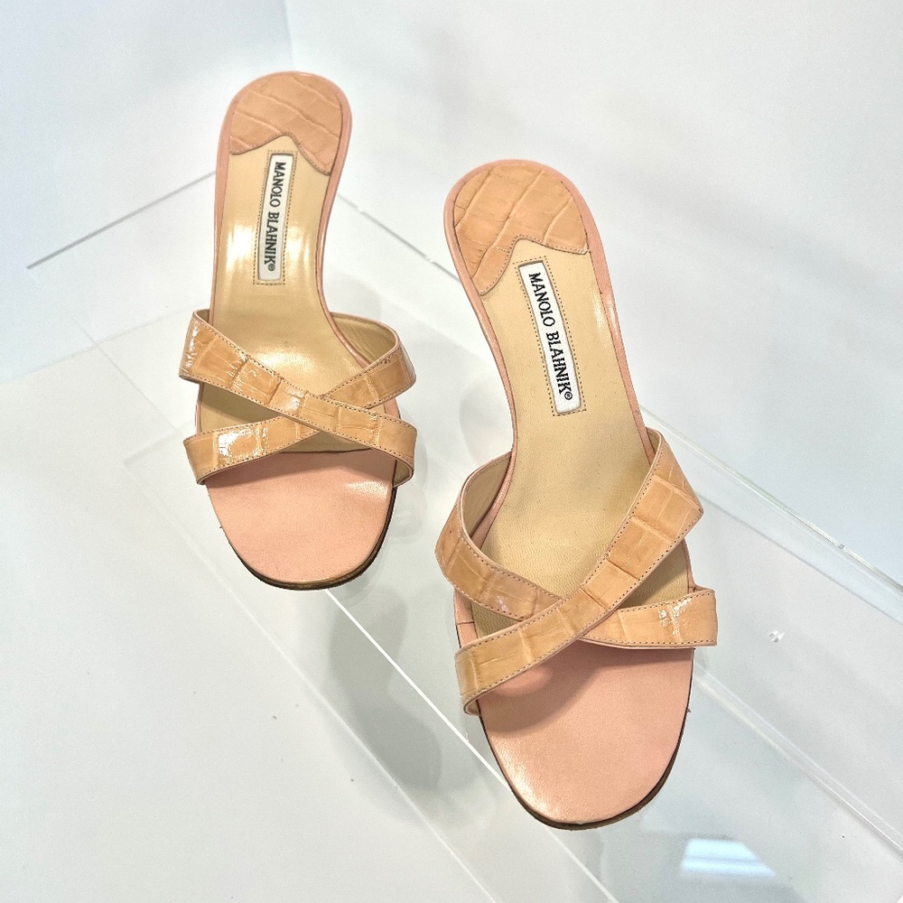 Manolo Blahnik Light Pink Leather Heels
